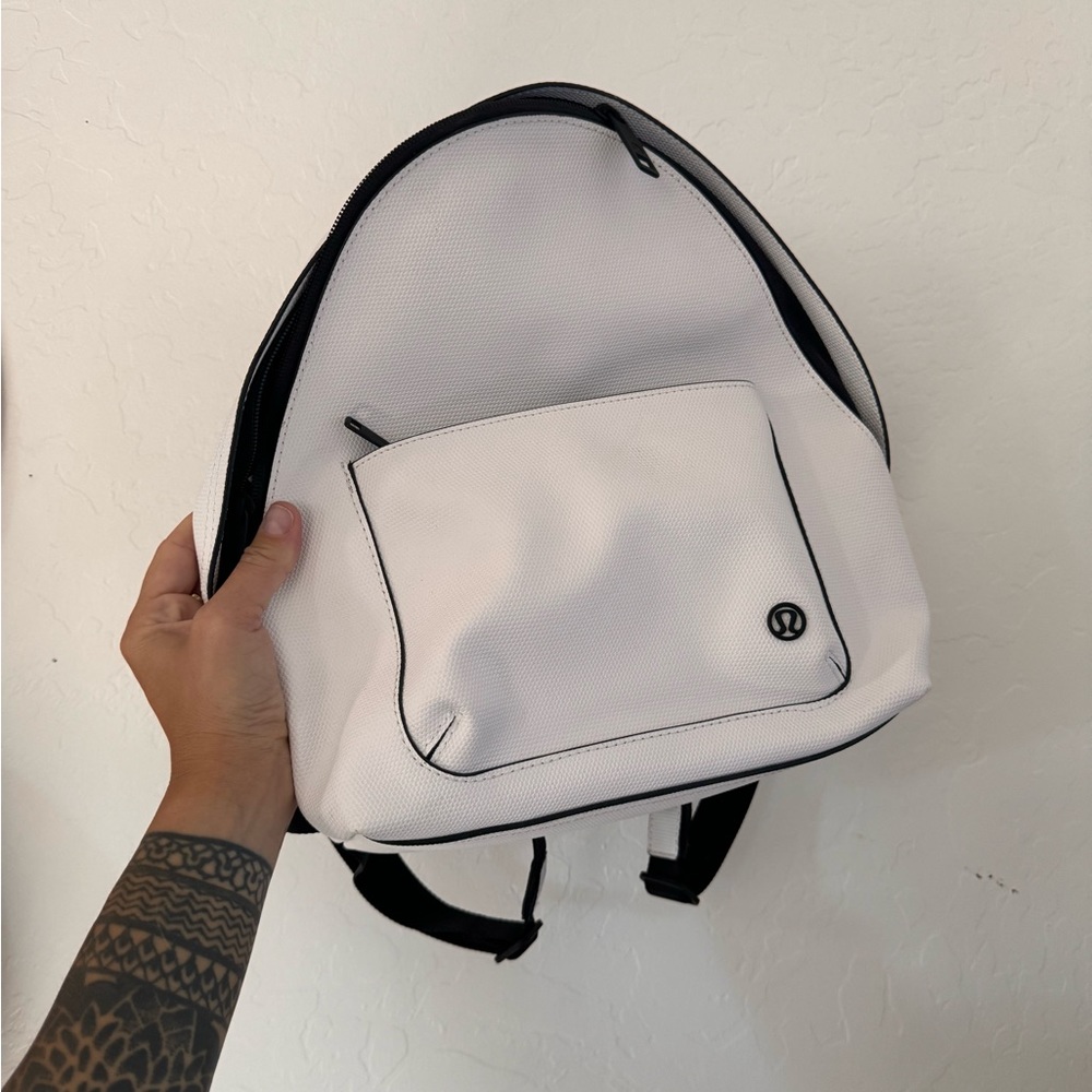 Lululemon Return To Form Backpack - Picture 3 of 8
